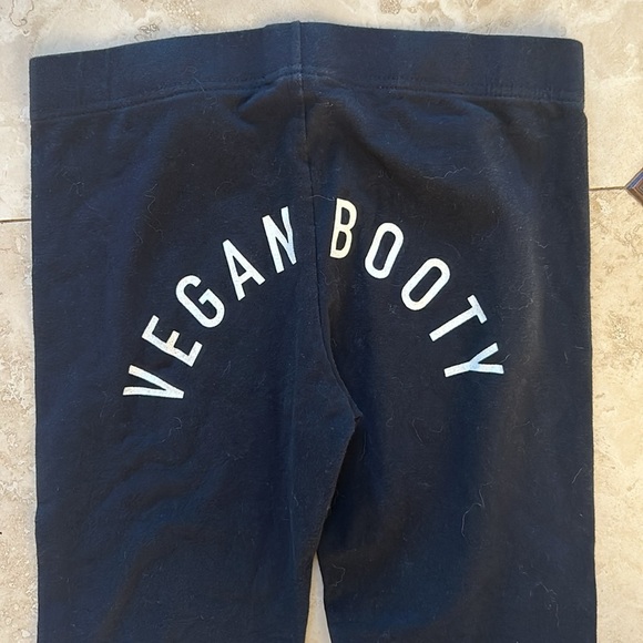 Vegan Booty leggings - Picture 2 of 3
